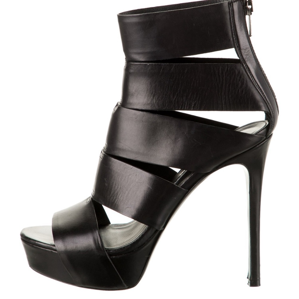 Vera Wang Pumps SIZE 6 1/2